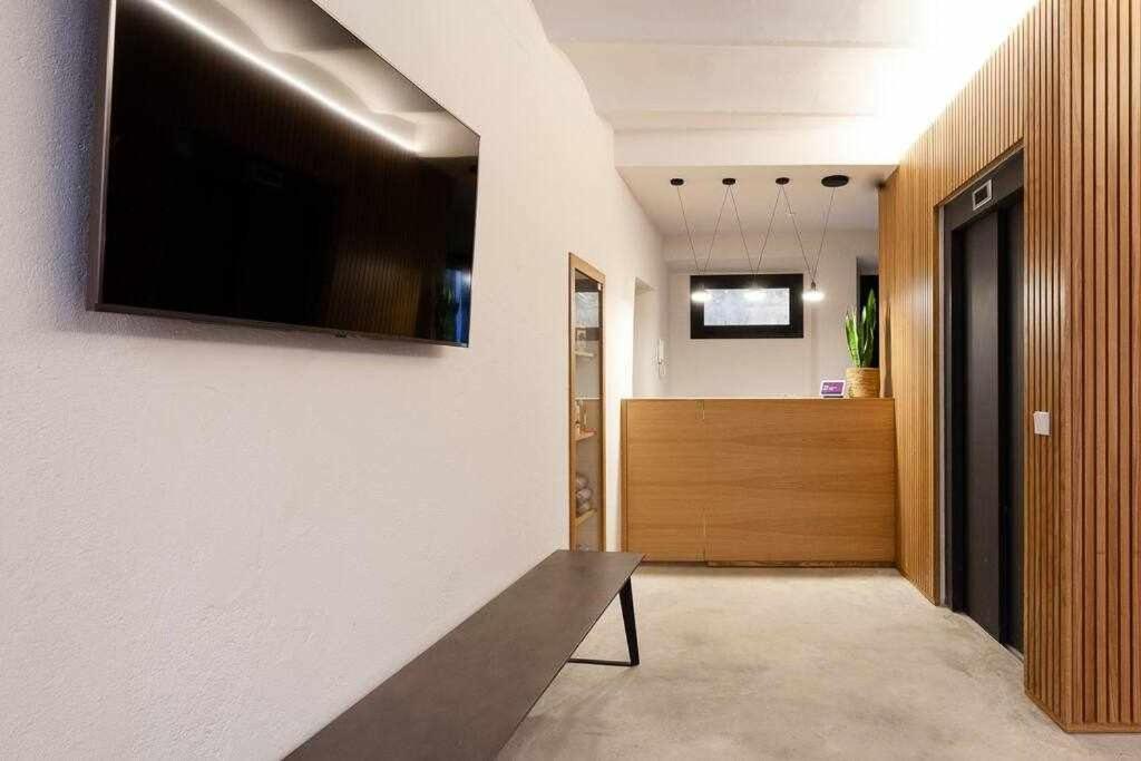 Velo Vern 3 Luxury Penthouse W Views Of City Wall Girona Exterior foto